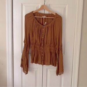 Gimmicks Sz L Cutout Bell Sleeve Top NWOT